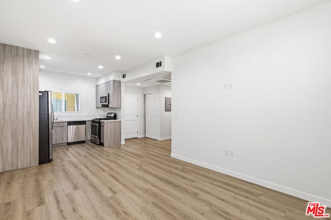 Photo - 8827 Van Nuys Blvd Unit 103