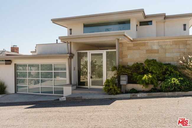 Building Photo - 3642 Beverly Ridge Dr