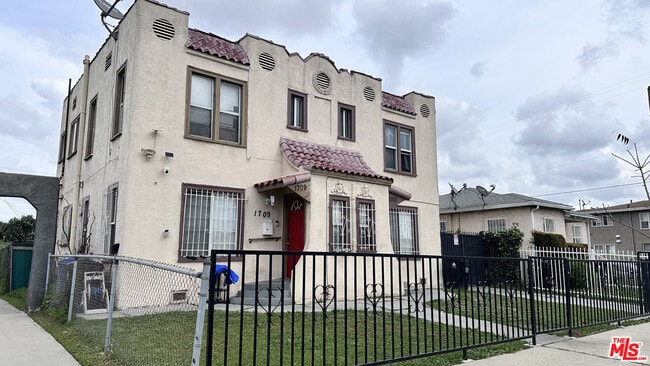 Building Photo - 1709 W 70th St Unit 1709