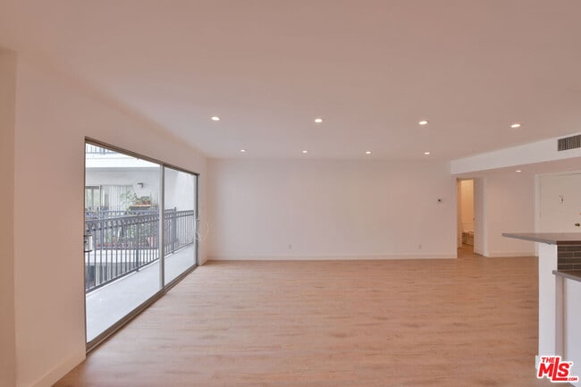 Photo - 136 S Palm Dr Unit 203