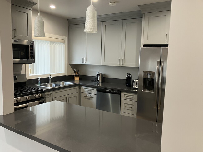 Photo - 2059 N Vermont Ave Unit 2059 half