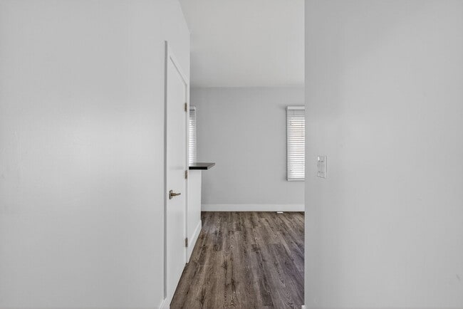 Photo - 405 W 3rd St Unit B