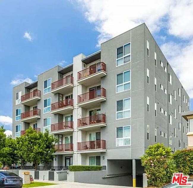 Building Photo - 1215 S Bedford St Unit 404