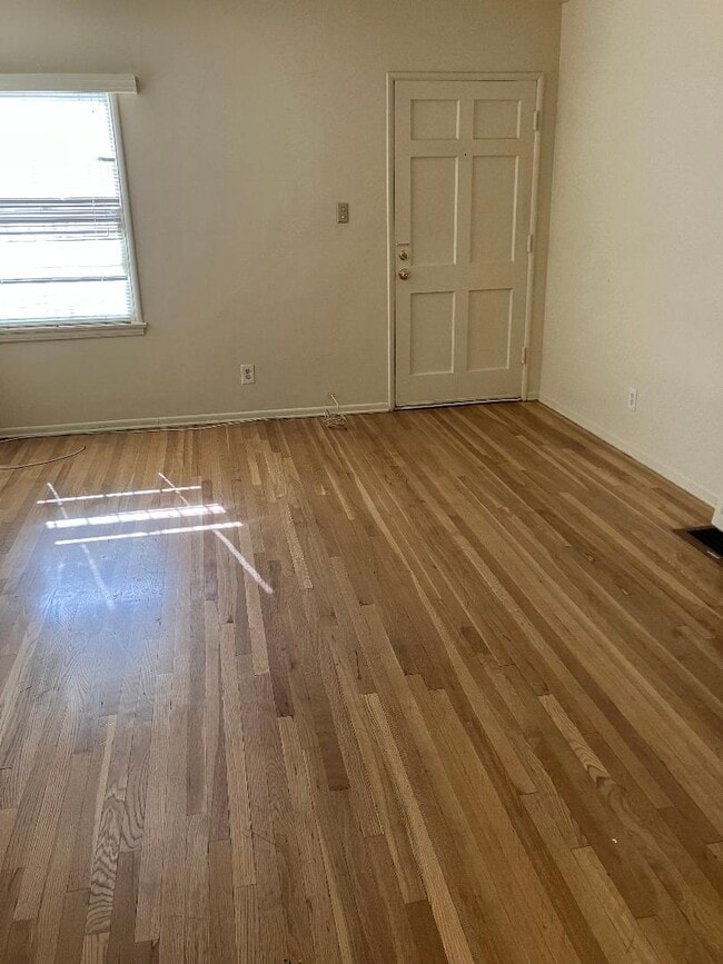 Building Photo - 3637 S Victoria Ave Rental