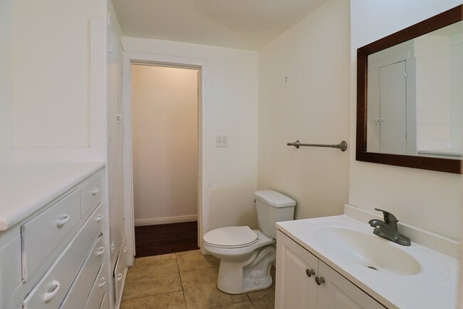 Photo - 2626 S Budlong Ave Unit 2626 S Budlong Ave