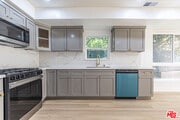 Photo - 5436 Romaine St
