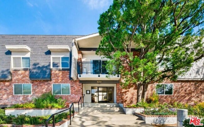 Photo - 5252 Coldwater Canyon Ave Unit 111