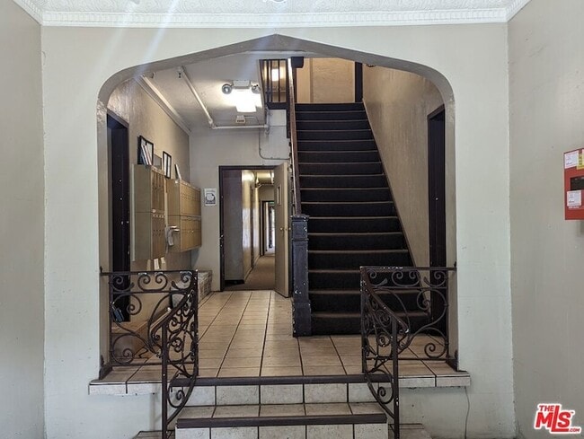 Photo - 607 S Dunsmuir Ave