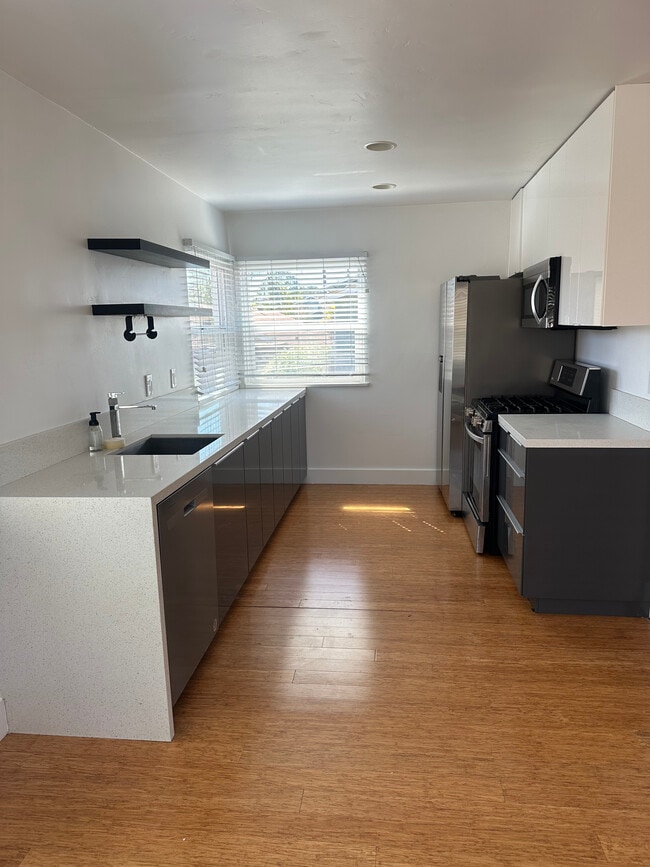 Photo - 3358 Dale St