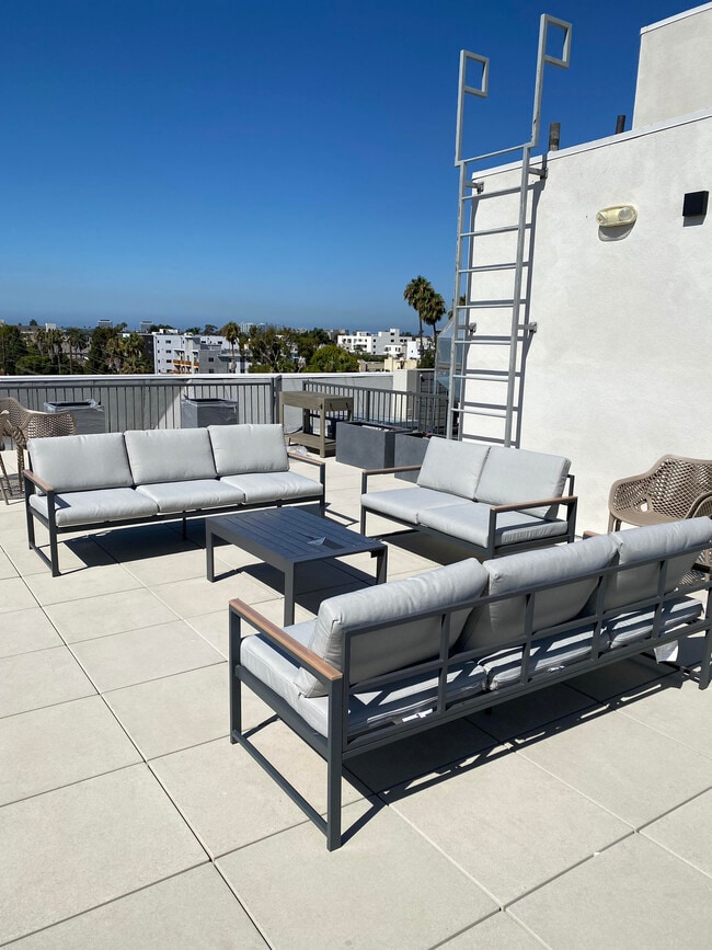 Photo - Elegant Building  on Culver