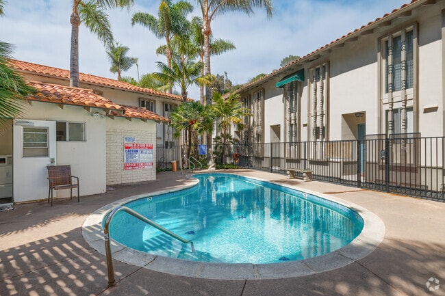 Pool - La Jollan Apartments