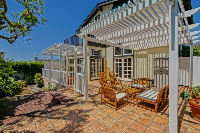 Photo - AVAILABLE FOR 3 MONTHS (OR MORE TBD) - CHARMING & FULLY FURNISHED, HILLTOP HOME W/ LARGE REAR YAR...