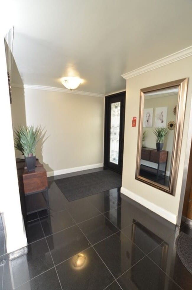 Photo - 5th Street Apartments- Luxurious Bedrooms with Covered Parking! Call Now!