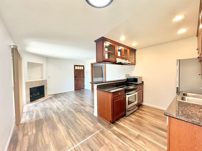 Building Photo - Beautiful 1Bd/1Ba Unit 127