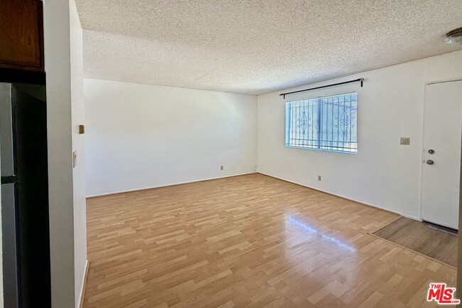 Photo - 207 E Ave 39