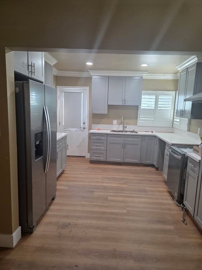 Photo - 1519 E Michelson St