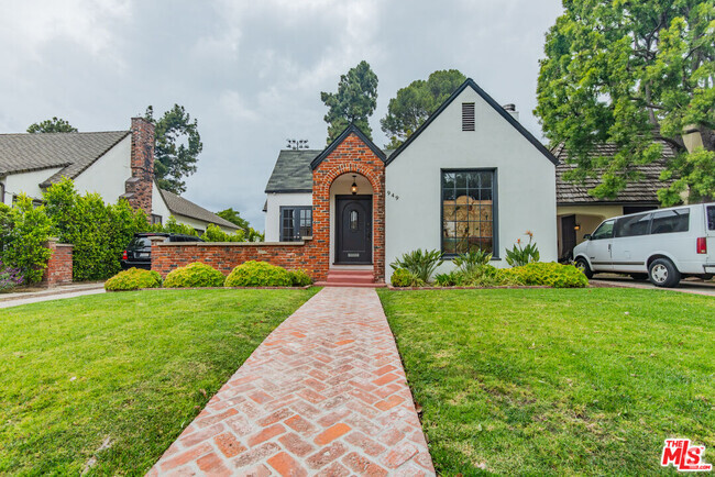 Building Photo - 949 Schumacher Dr Rental