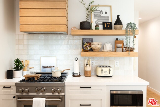 Building Photo - 17 Sunset Ave Unit 1