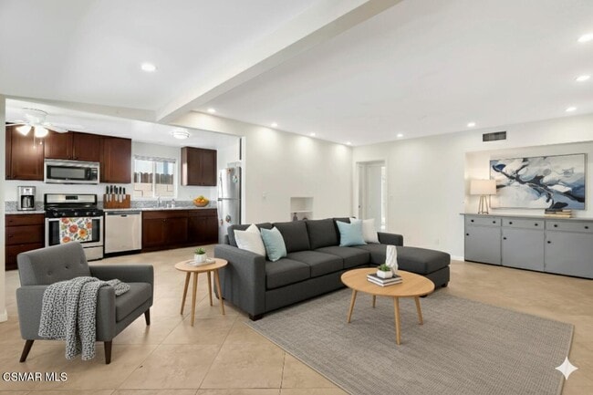 Photo - 7322 Lindley Ave