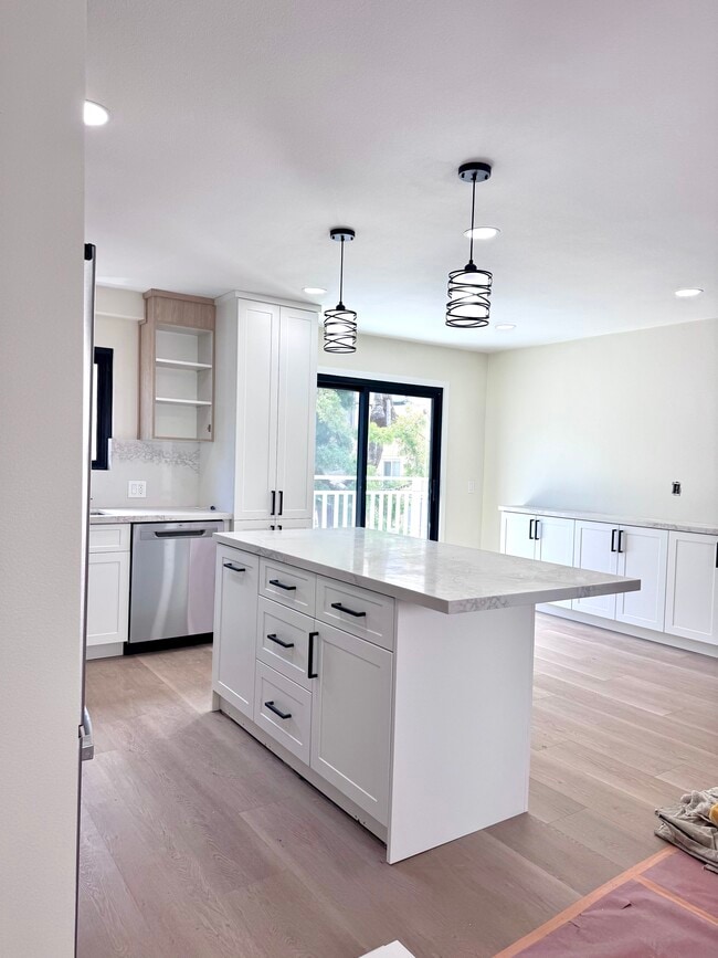 Kitchen Dining - 1310 Loma Dr Apartments
