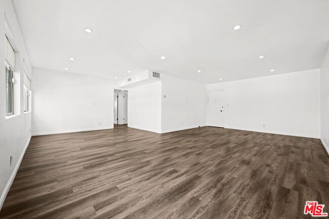 Photo - 136 S Palm Dr Unit 301