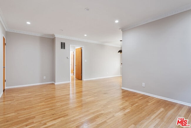 Photo - 1333 S Ogden Dr Unit 2