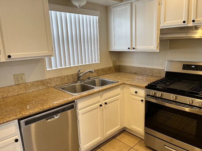 Photo - 514 E Valencia Ave Townhome