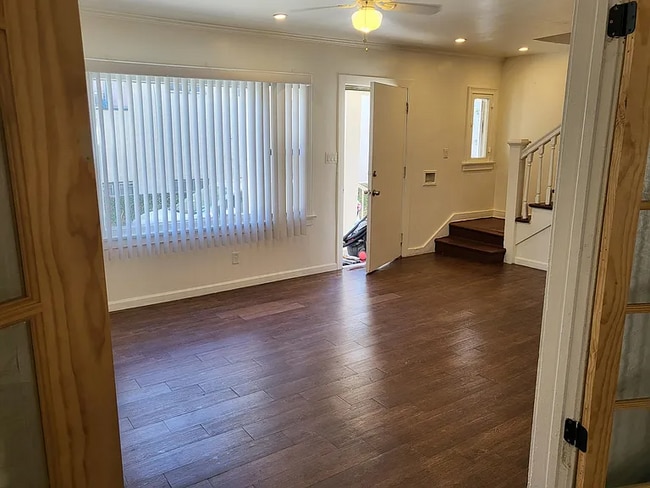 Photo - 2640 1/4 S Manhattan Pl