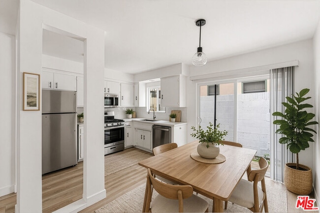 Photo - 825 S Detroit St Unit 3