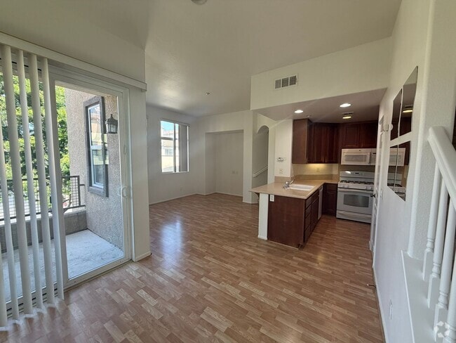 Building Photo - 3 bed 3 bath by Cal Sate! Rental