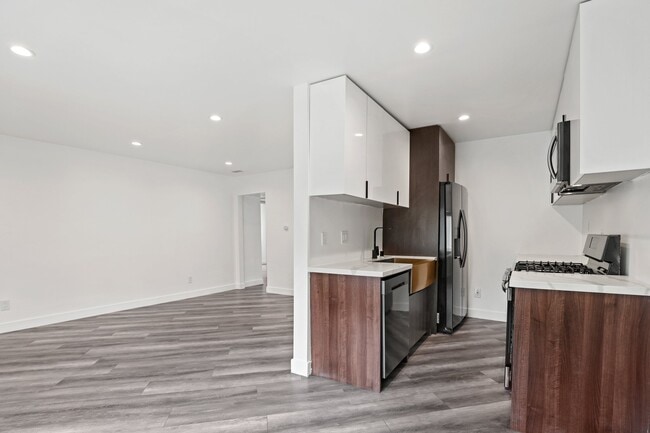 Photo - 6307 Elgin St Unit 2