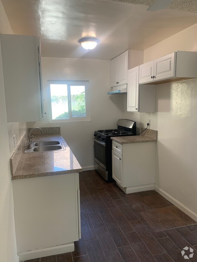 Building Photo - Win-Lake Rental