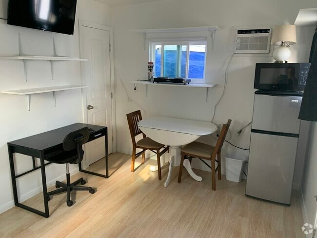 Building Photo - 681 Robert Ave Unit 1 Rental