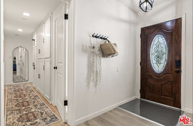 Photo - 5700 Vanalden Ave