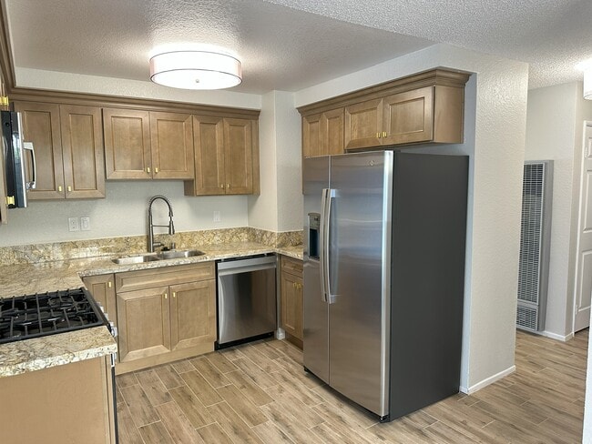 Call 310-620-8298 - 1545 W 207th St Unit 1