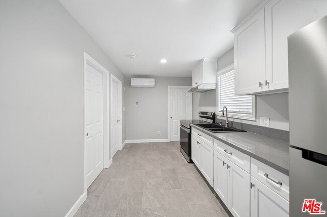 Photo - 1545 W 23rd St