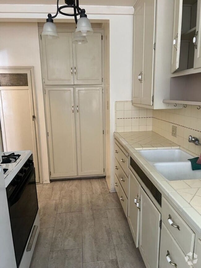 Building Photo - 629- Unit #3 Rental