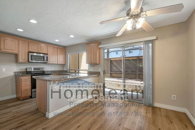 Building Photo - 7954 Mission Center Ct Unit #B