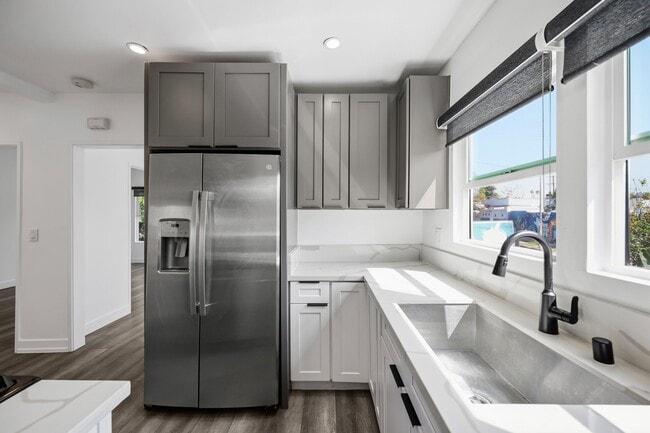 Building Photo - 1023 Tremont St