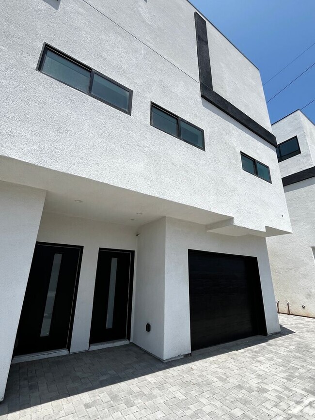 Building Photo - Lennox Unit A Rental