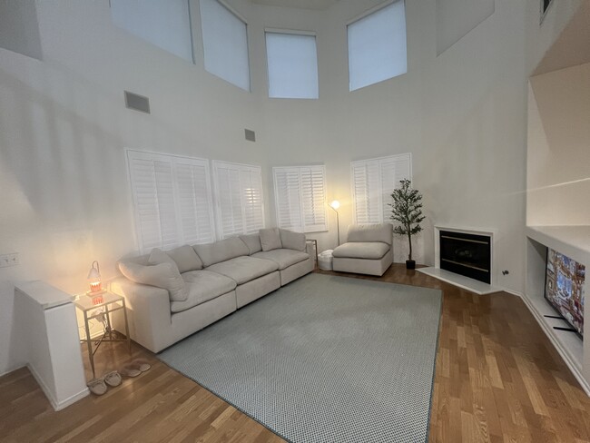 Photo - 333 Rathbourne Condo Unit 333 Rathbourne