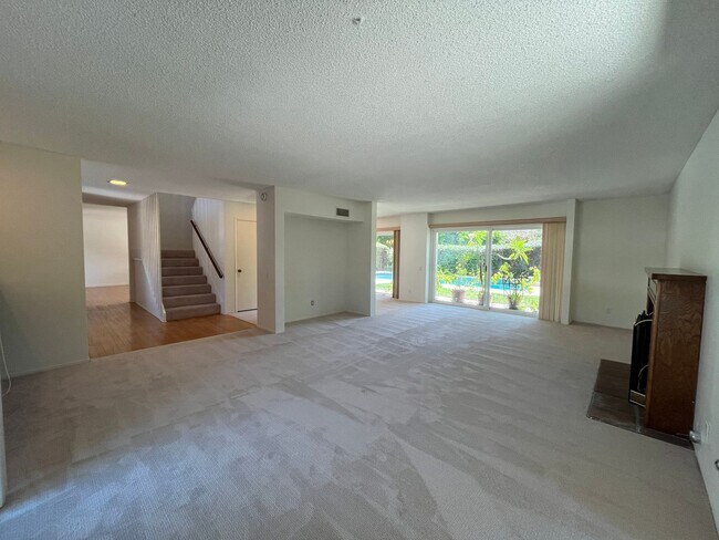 Photo - Westlake Village 4+2.5 w/pool, spa, green belt + lake access!