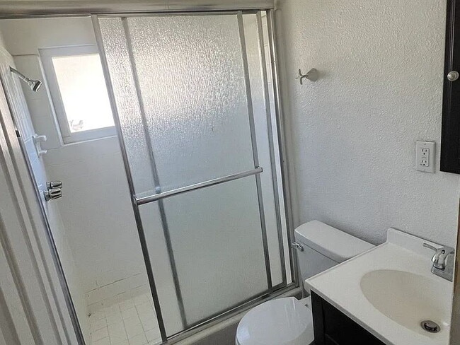 Photo - Don't miss out on this beautiful and spacious home! Large back yard with detached workshop!