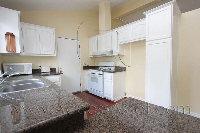 Photo - Spacious 3 Bedroom Home with Fenced Yard & Two-Car Garage in Lake Elsinore