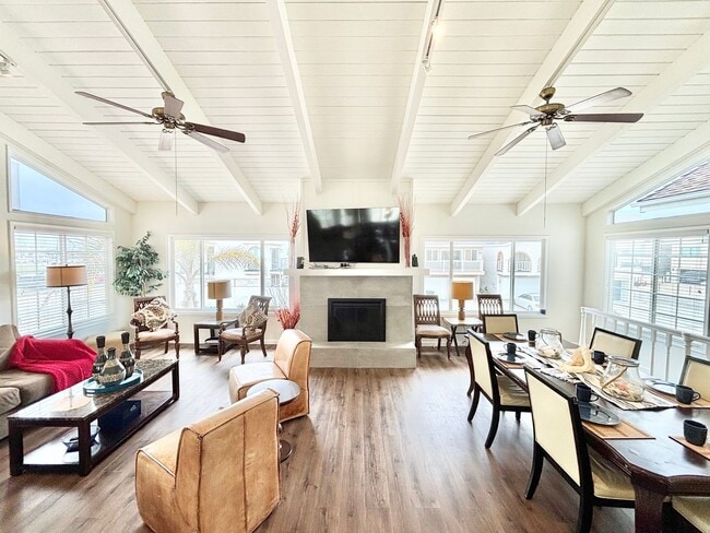 Building Photo - 113 Los Robles St Unit 1