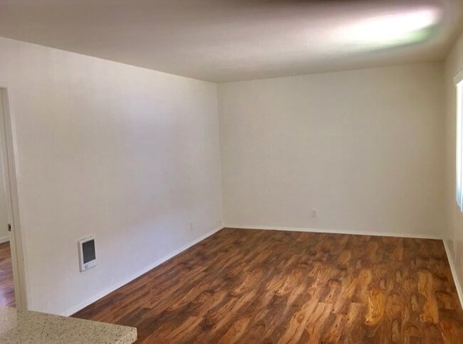 Photo - Gorgeous 1 bedroom  1 bath Unit 7