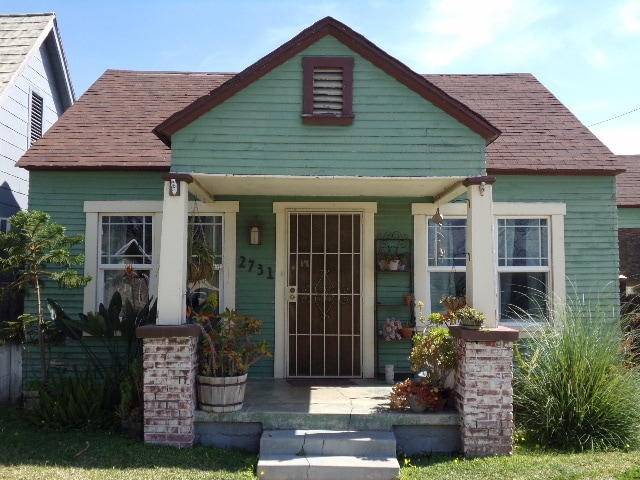 Building Photo - Upgraded Bungalow with Garage