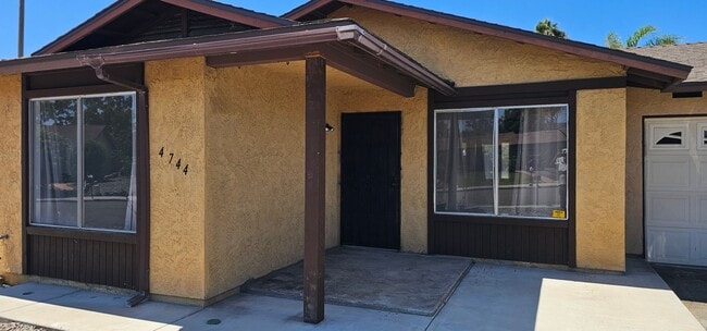 Building Photo - 4744 Westridge Dr