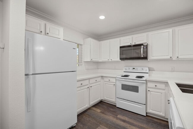 Photo - 7505 Charmant Dr