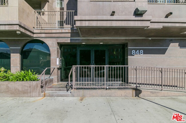 Photo - 848 Irolo St Unit 105